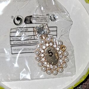 Fashion Jewelry Gold and Silver Brooch with Pearls and Crystals
